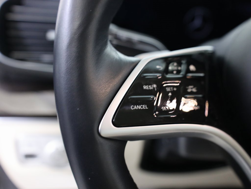 Used 2025 Mercedes-Benz GLS 450 4MATIC image 12