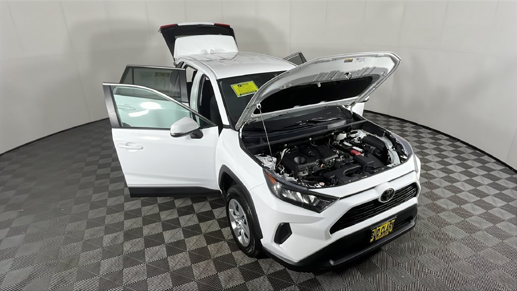 Used 2022 Toyota RAV4 LE AWD/4WD image 38