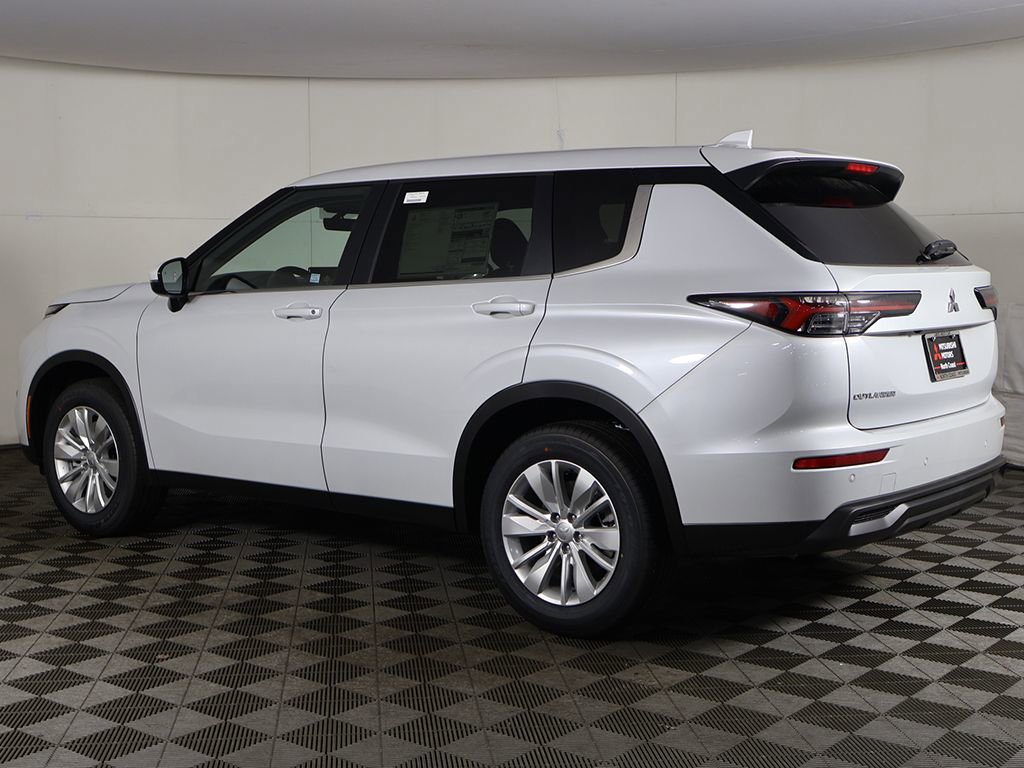 New 2026 Mitsubishi Outlander ES FWD image 7