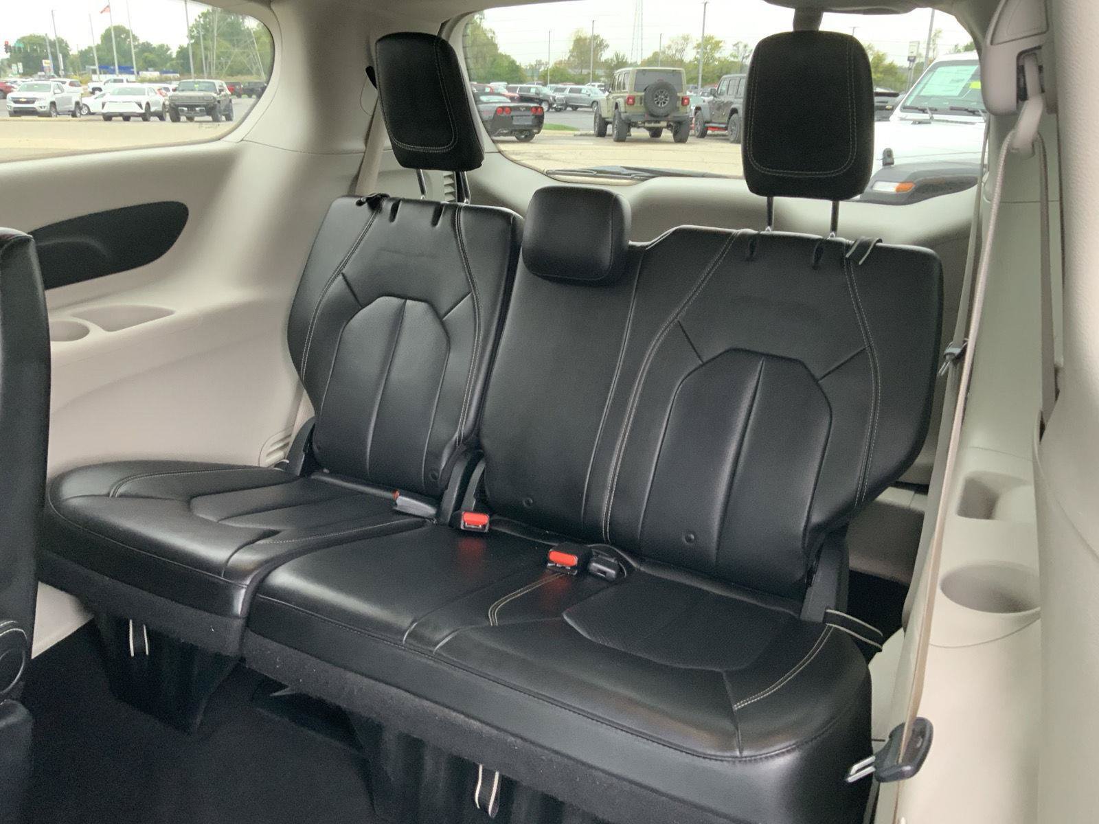 Used 2020 Chrysler Voyager Lxi FWD image 48