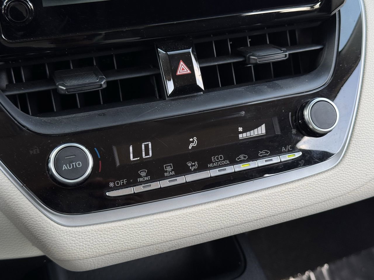 Used 2025 Toyota Corolla LE FWD image 17