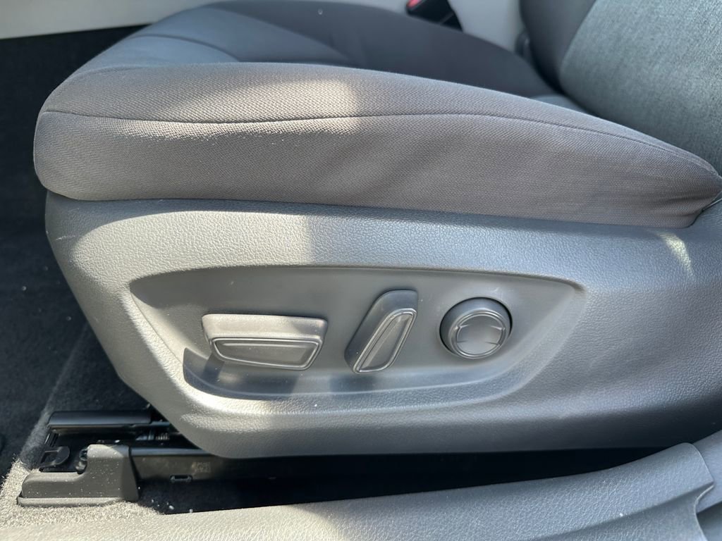 Used 2018 Toyota Camry LE FWD image 24