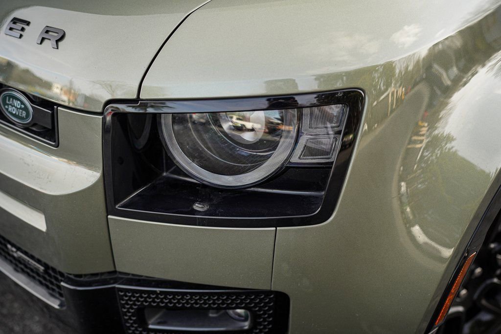 Used 2022 Land Rover Defender 90 X-Dynamic S image 4