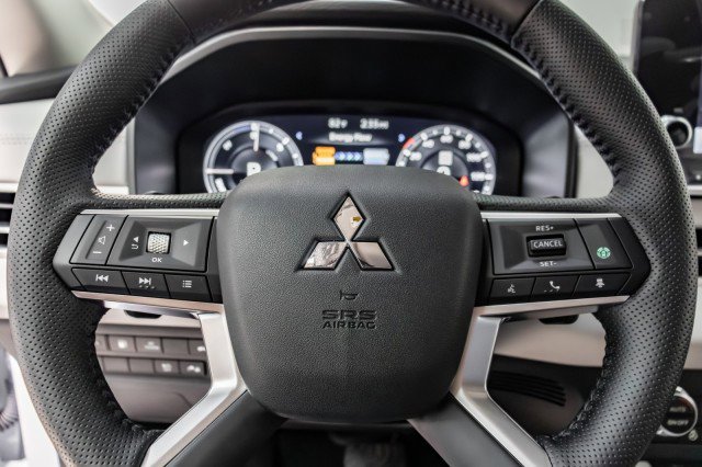 New 2025 Mitsubishi Outlander SEL image 8