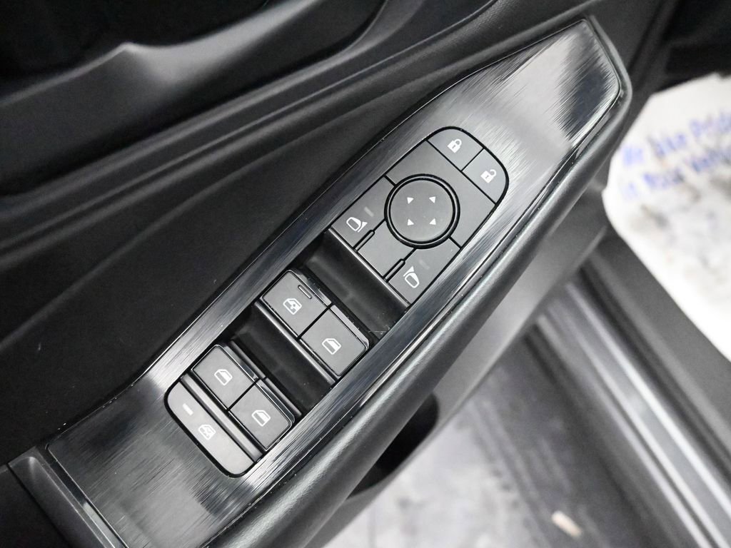 Used 2024 Nissan Rogue S image 29