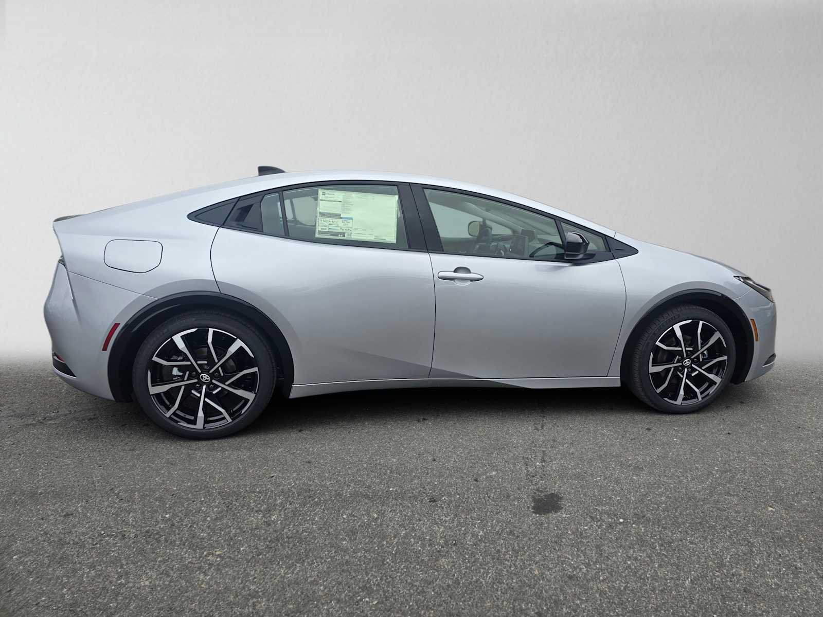 New 2027 Toyota Prius Plug-In Hybrid FWD image 2