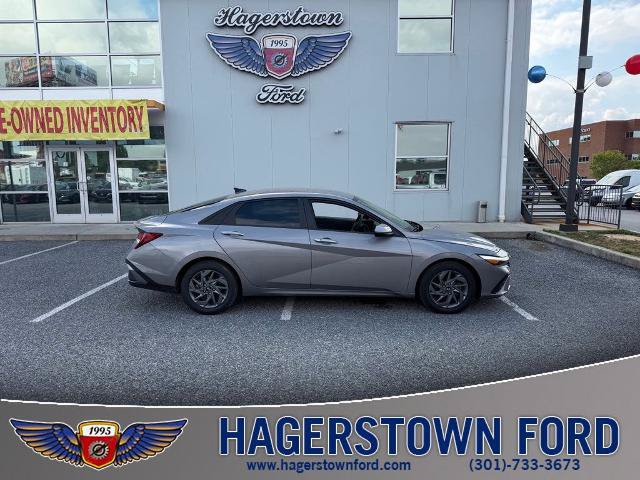 Used 2024 Hyundai Elantra SEL FWD image 1