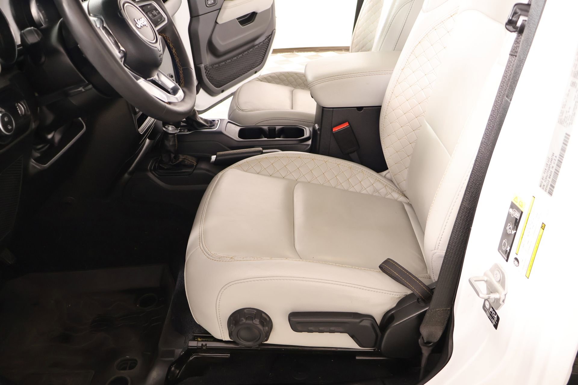 Used 2023 Jeep Gladiator Overland image 12