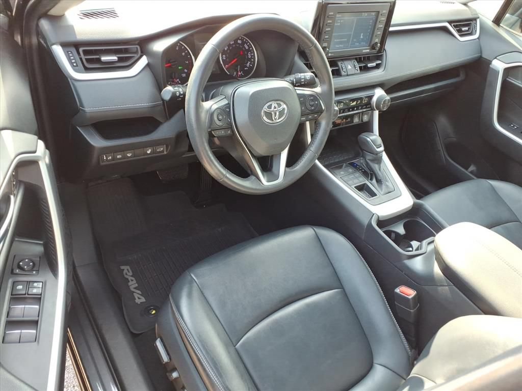 Certified 2020 Toyota RAV4 XLE Premium AWD/4WD image 17
