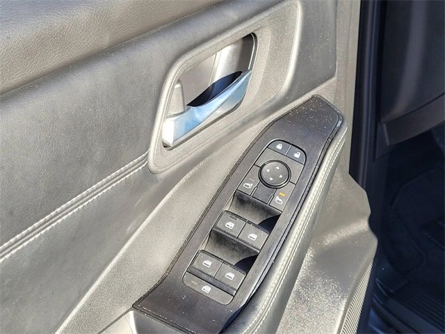 Used 2025 Nissan Rogue SV w/ SV Premium Package image 15