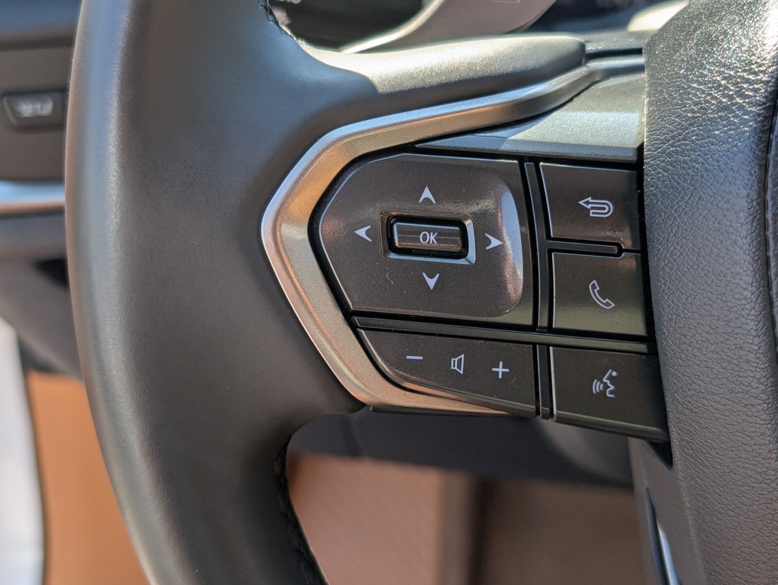 Used 2024 Lexus RZ 300e Premium image 33