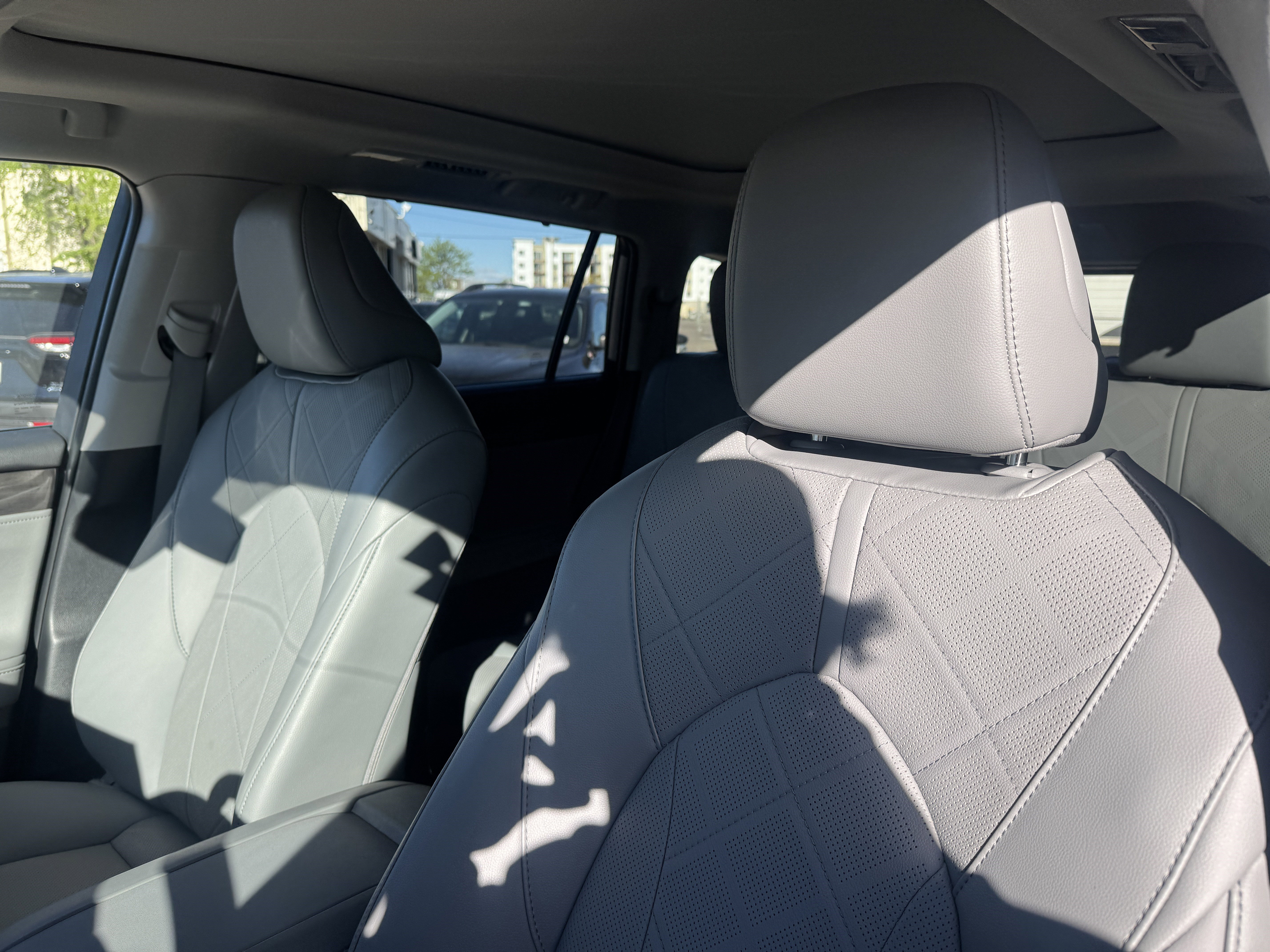 Used 2024 Toyota Highlander Platinum image 14