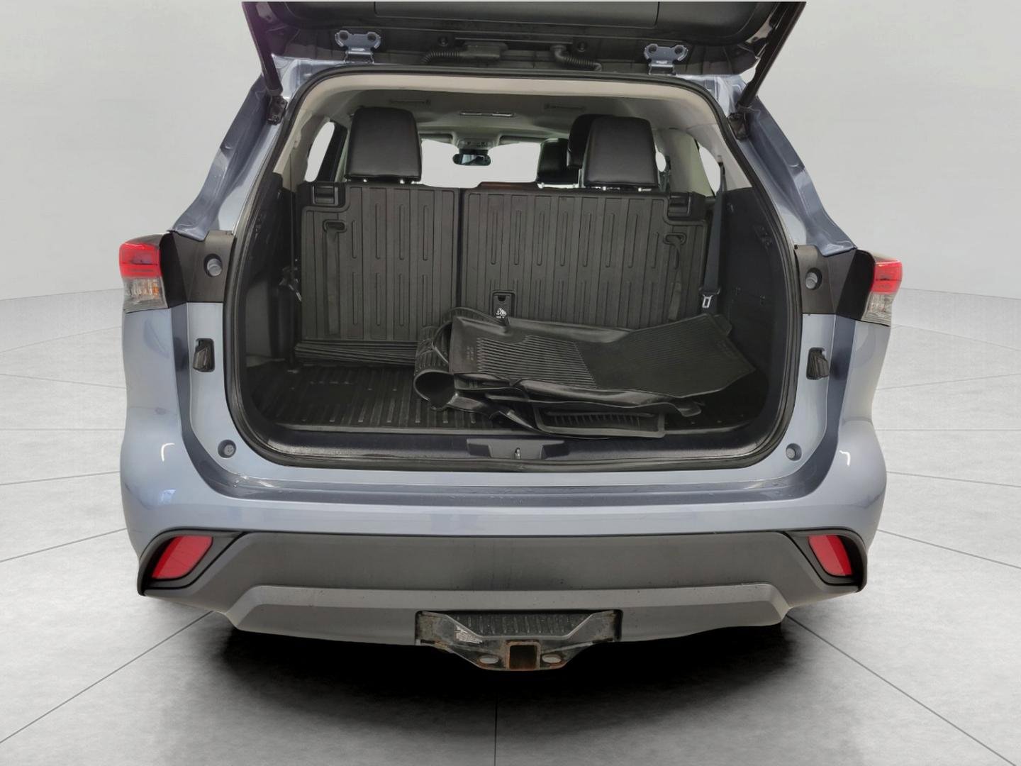 Used 2020 Toyota Highlander XLE image 16