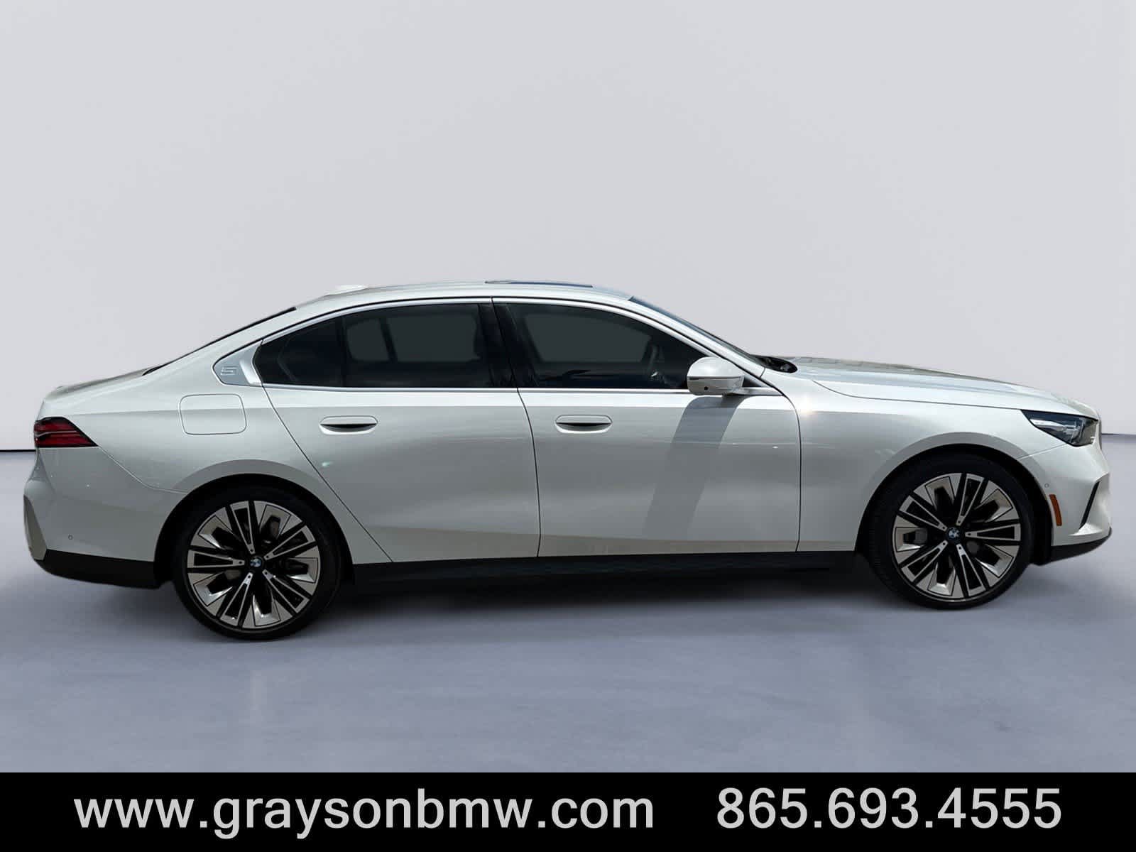 Used 2026 BMW 540i xDrive AWD/4WD image 2