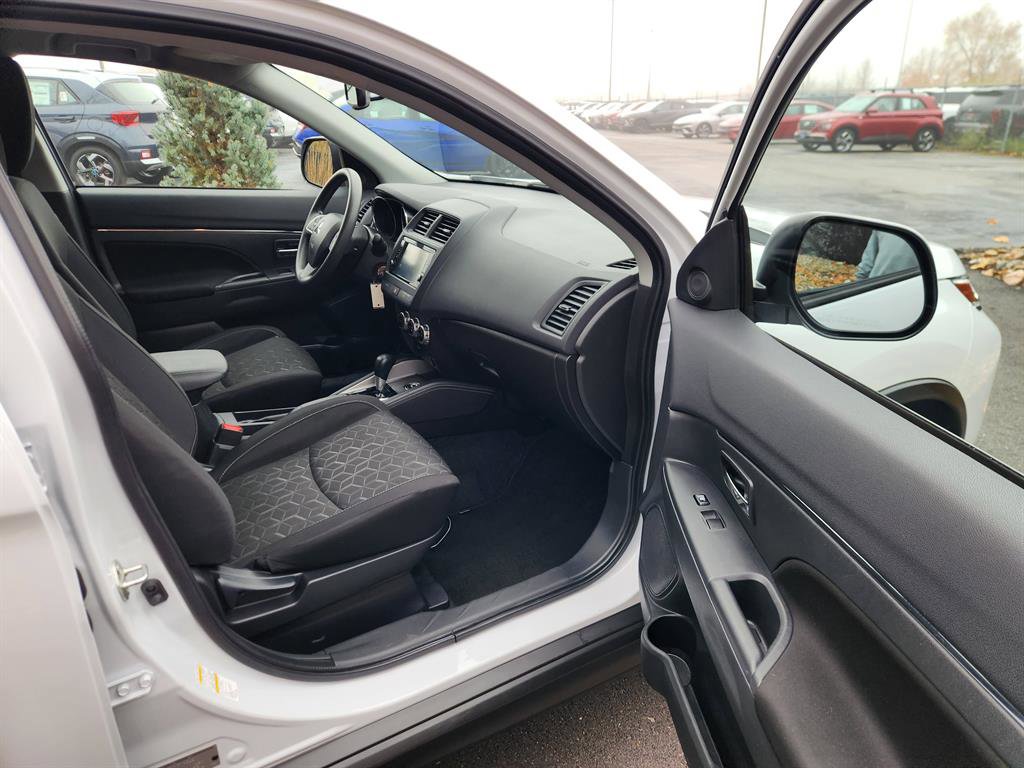 Used 2024 Mitsubishi Outlander Sport ES image 11