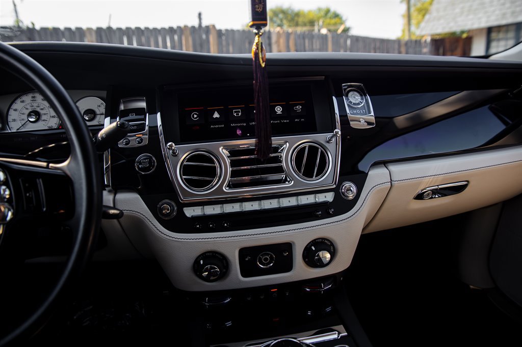 Used 2014 Rolls-Royce Ghost image 24