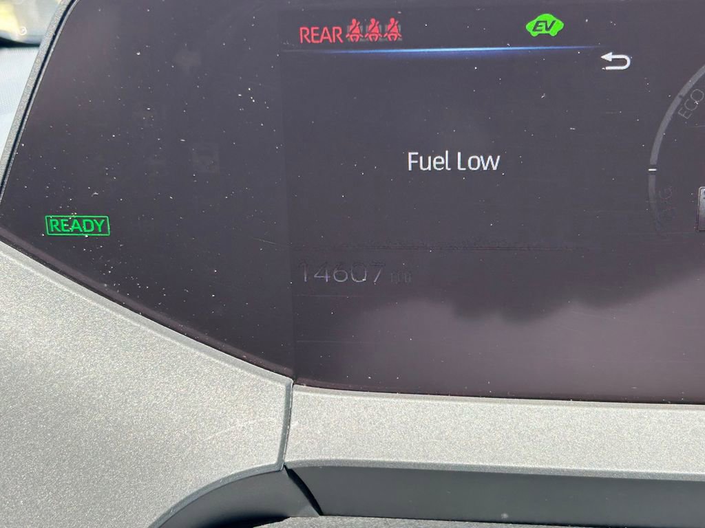 Used 2025 Toyota Prius XLE FWD image 34