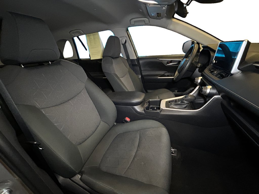 Used 2025 Toyota RAV4 XLE AWD/4WD image 15