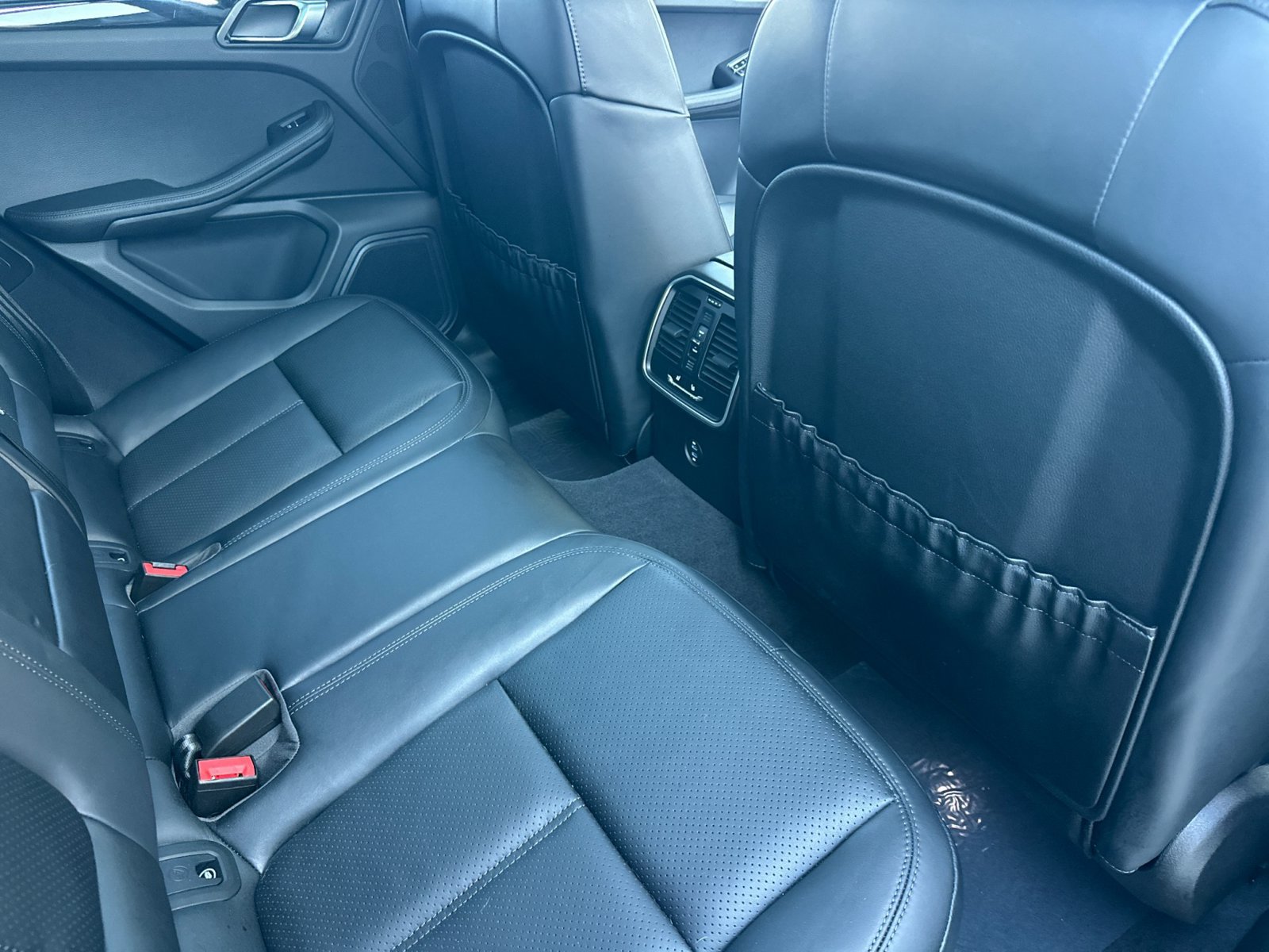 Certified 2026 Porsche Macan AWD/4WD image 26