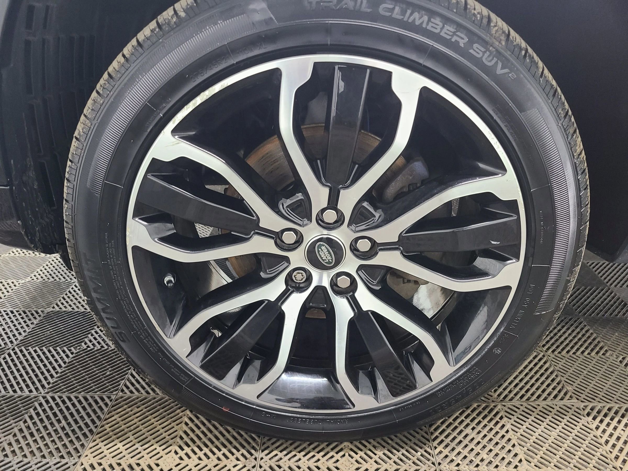 Used 2020 Land Rover Range Rover Sport HSE image 18