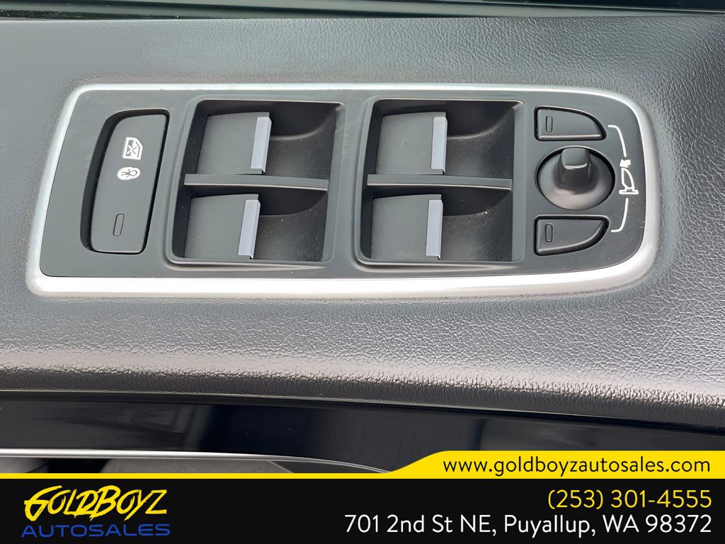 Used 2018 Jaguar F-PACE Premium image 42