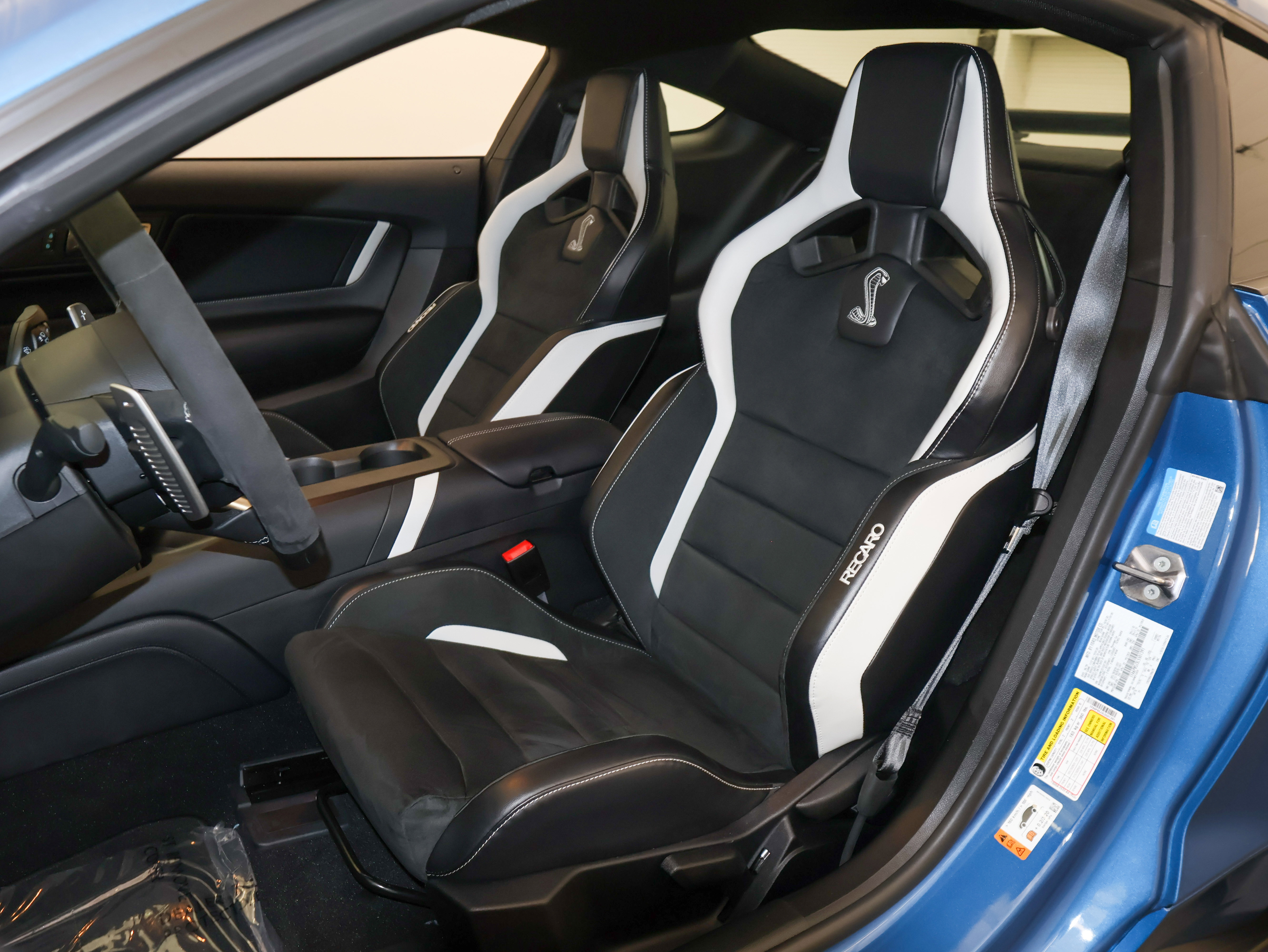 Used 2020 Ford Mustang Shelby GT500 w/ Carbon Fiber Track Pack RWD image 17