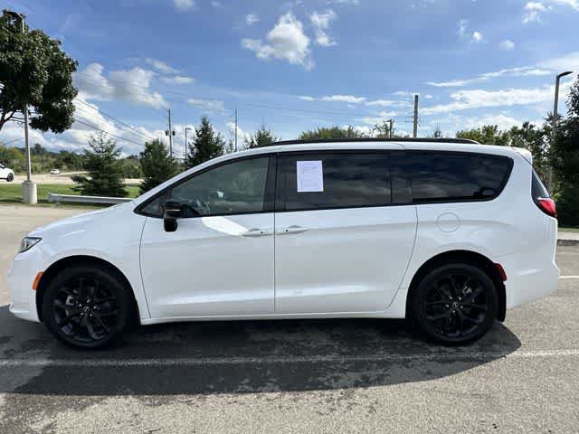Used 2026 Chrysler Pacifica Select w/ S Appearance Package AWD/4WD image 2