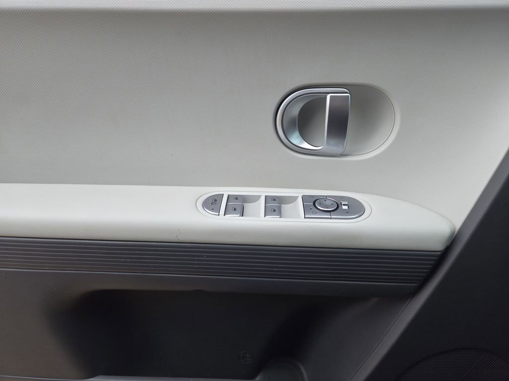 Used 2023 Hyundai Ioniq 5 SE image 18