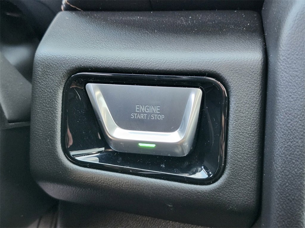 Used 2025 GMC Yukon XL AT4 image 25