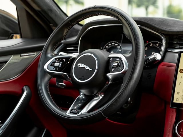 Used 2022 Jaguar F-PACE SVR AWD/4WD image 22