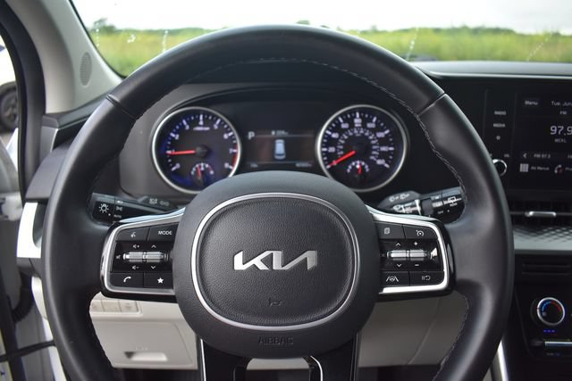 Used 2024 Kia Carnival LX FWD image 27