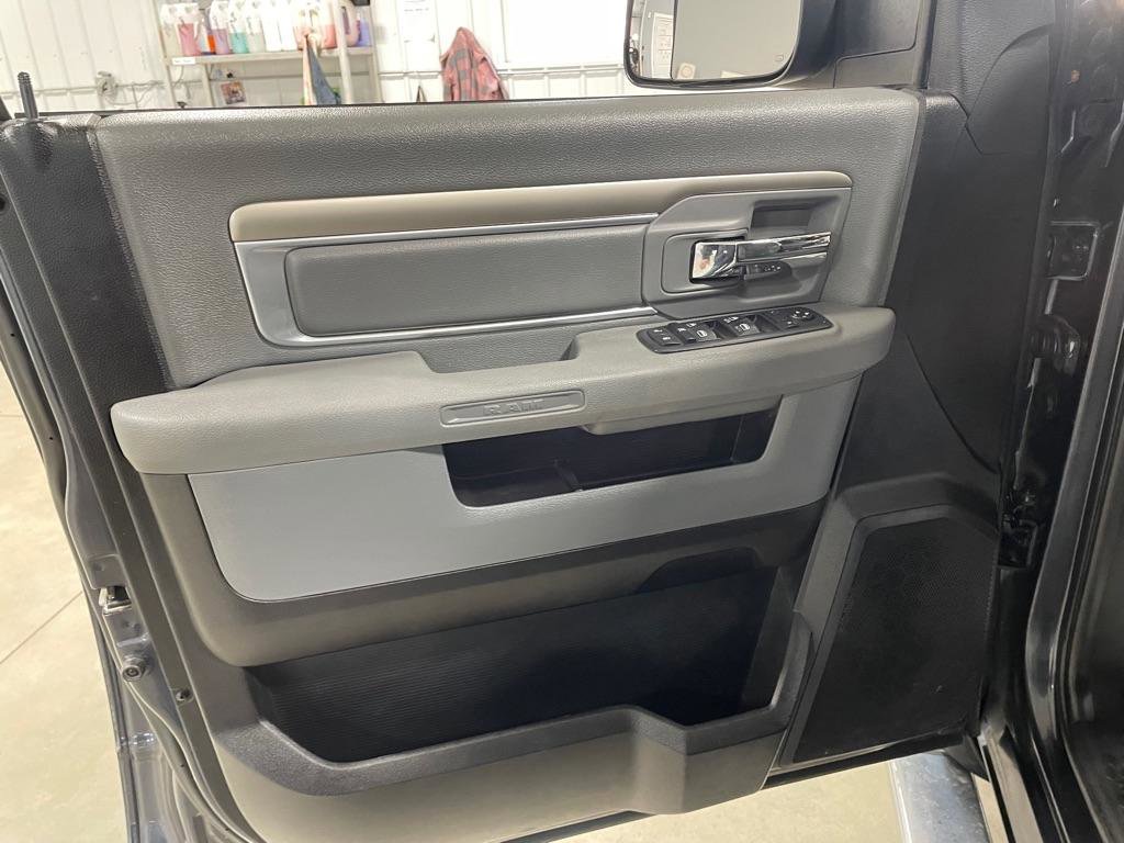 Used 2015 RAM 1500 Classic SLT w/ SLT Plus D￩cor Group image 13