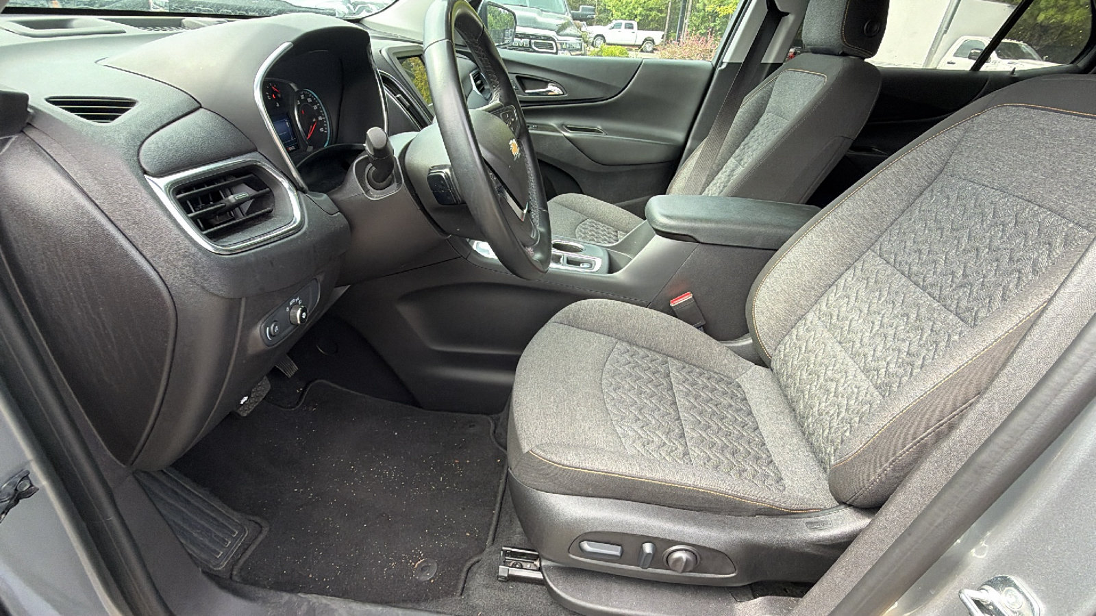 Used 2024 Chevrolet Equinox LT FWD image 16