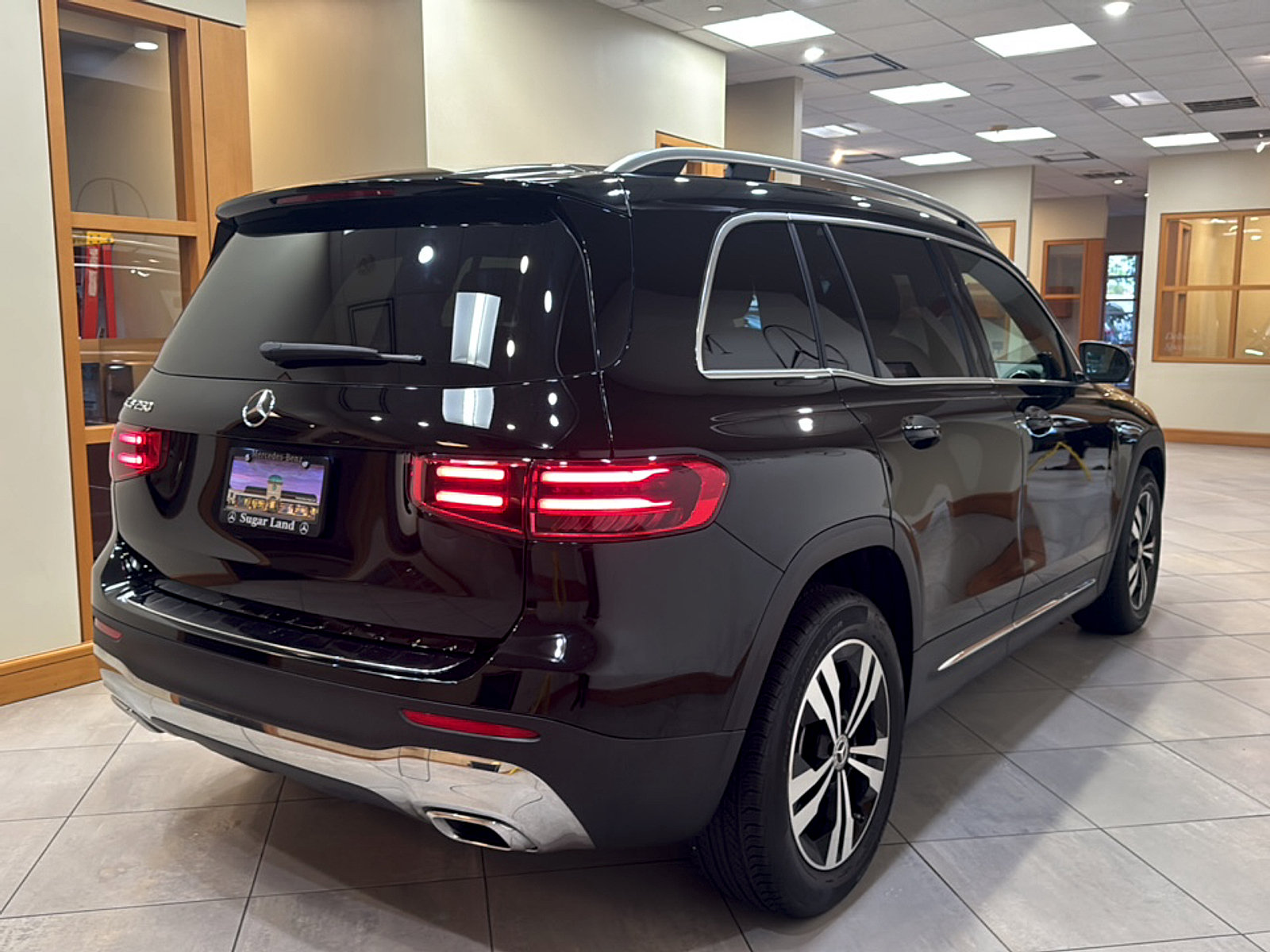 Certified 2025 Mercedes-Benz GLB 250 image 6