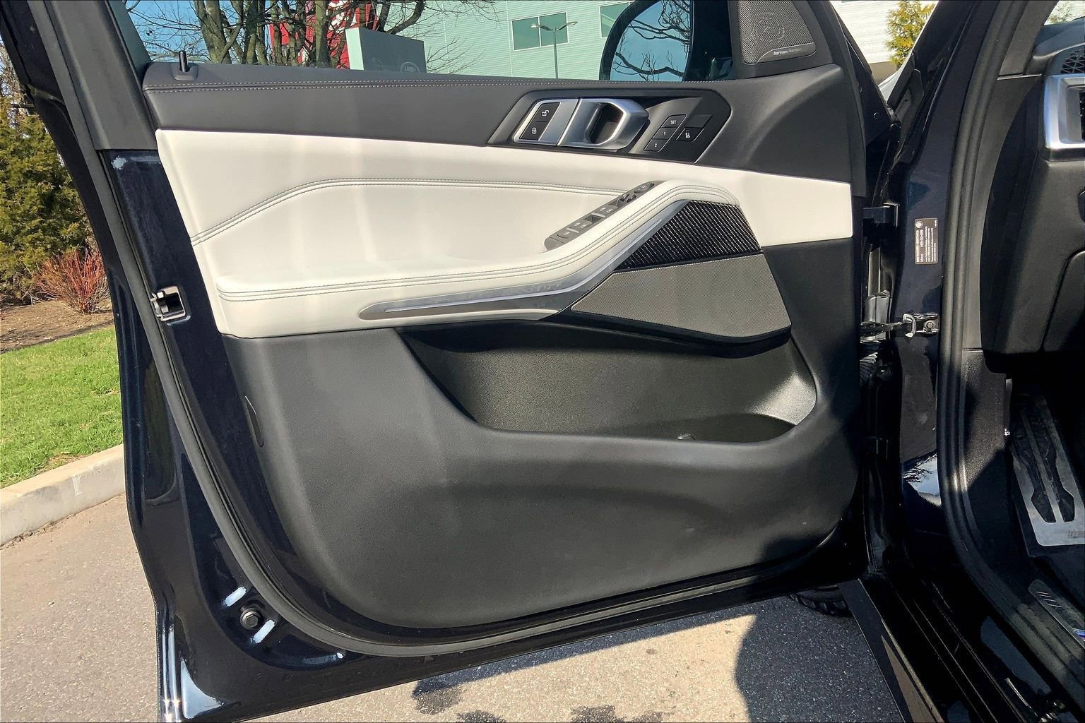 Used 2024 BMW X5 M60i image 21