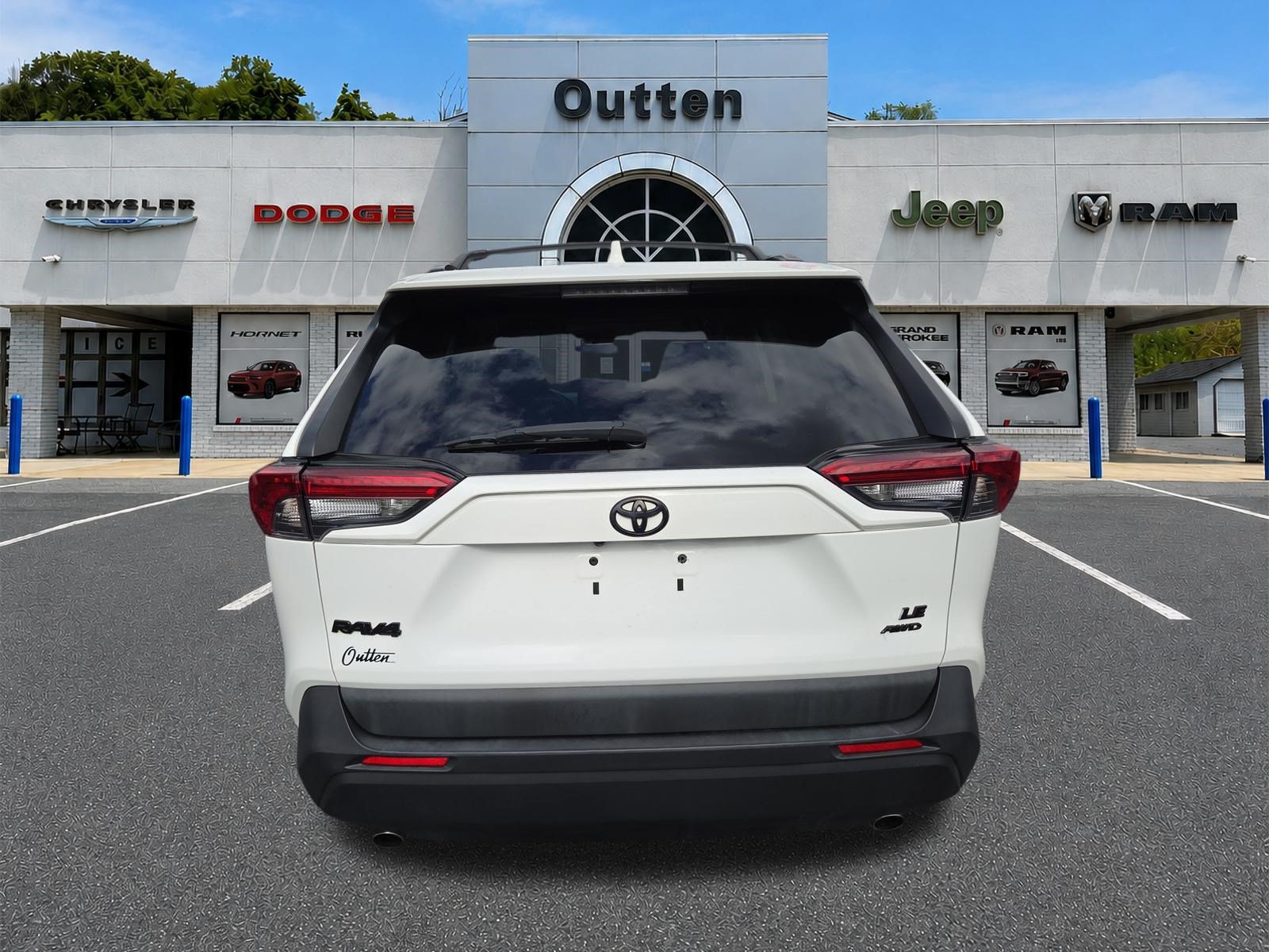Used 2019 Toyota RAV4 LE AWD/4WD image 5