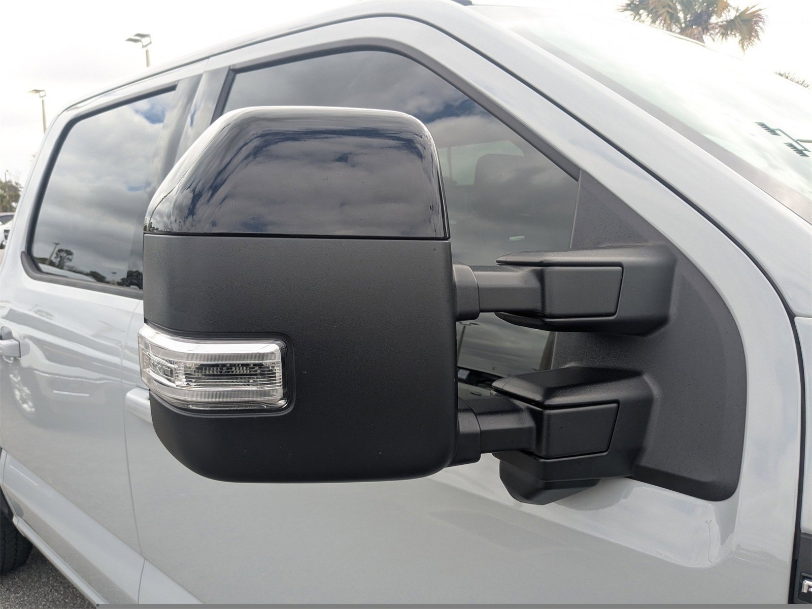 Used 2025 Ford F250 Platinum w/ FX4 Off-Road Package image 12