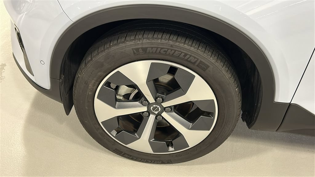Certified 2026 Volvo XC40 B5 Plus AWD/4WD image 8