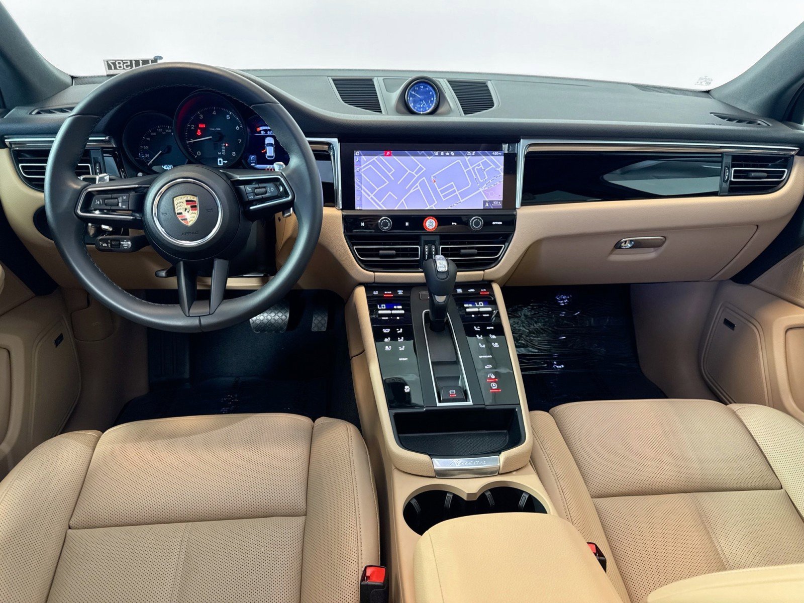 Certified 2025 Porsche Macan image 21