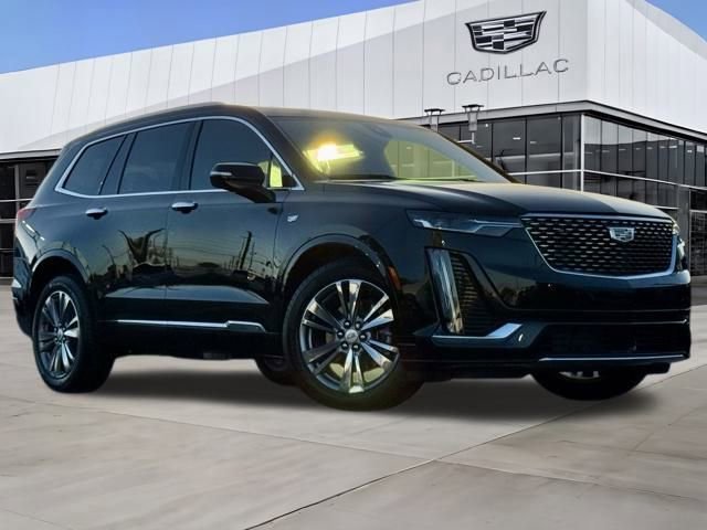 New 2025 Cadillac XT6 Premium Luxury w/ Technology Package FWD image 2