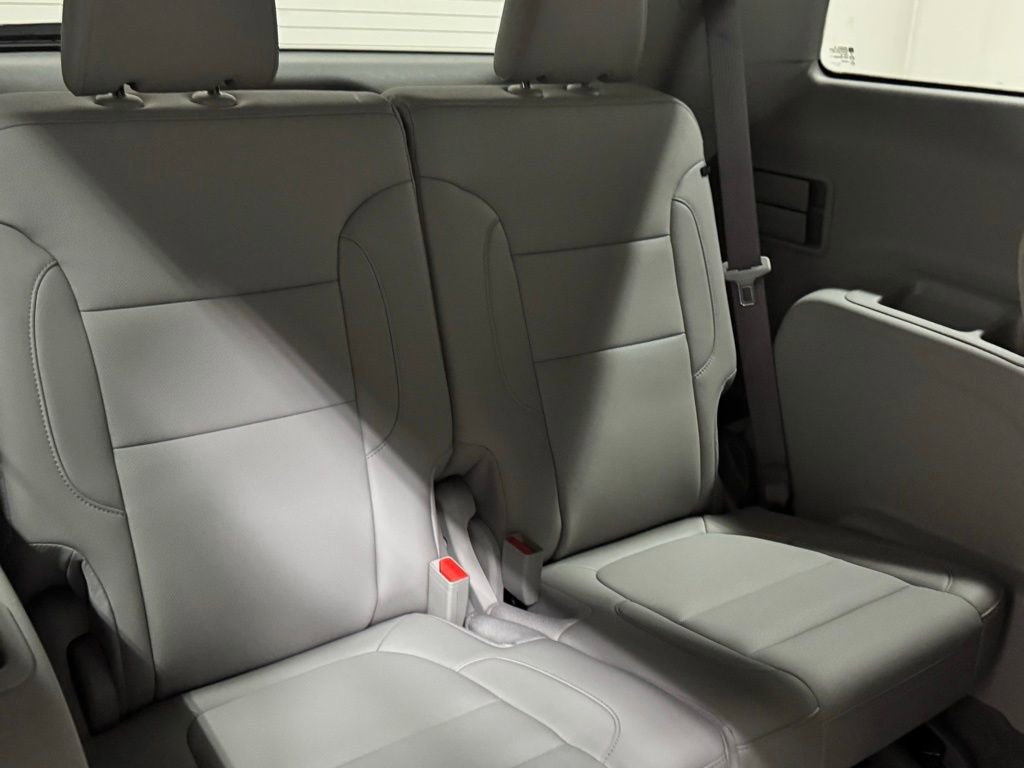 Certified 2023 GMC Acadia SLT w/ Technology Package image 12