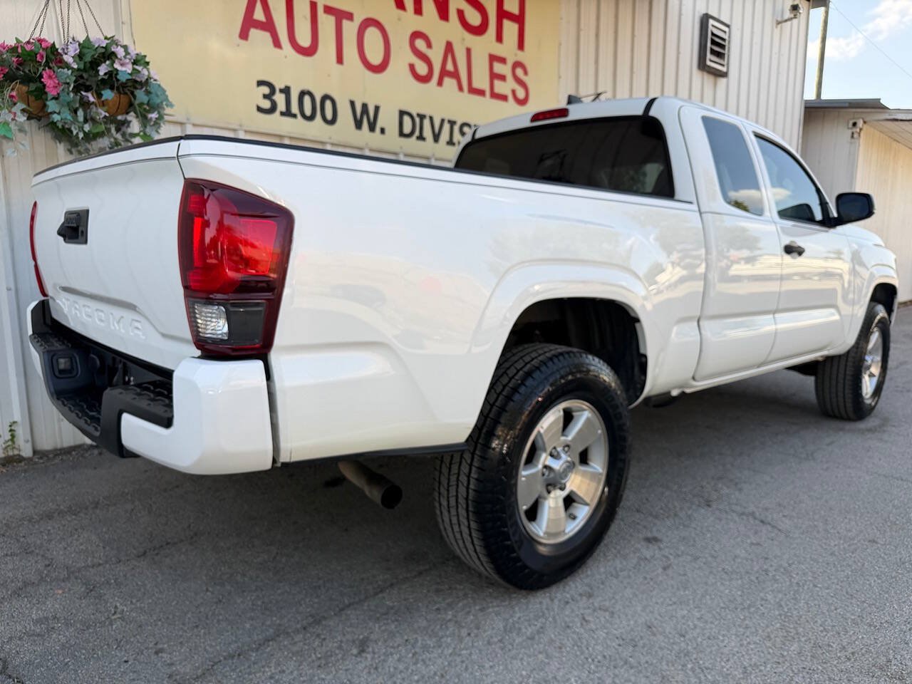 Used 2020 Toyota Tacoma SR RWD image 4