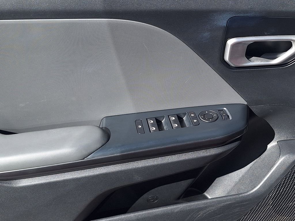 Used 2025 Kia K4 LXS image 9