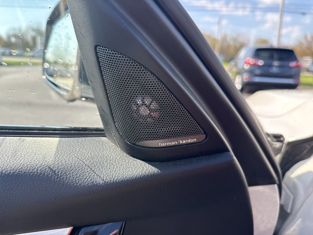 Used 2017 BMW 330e RWD image 9