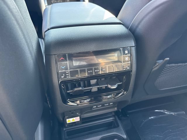 New 2026 Jeep Grand Cherokee L Limited w/ Limited Altitude Package AWD/4WD image 13