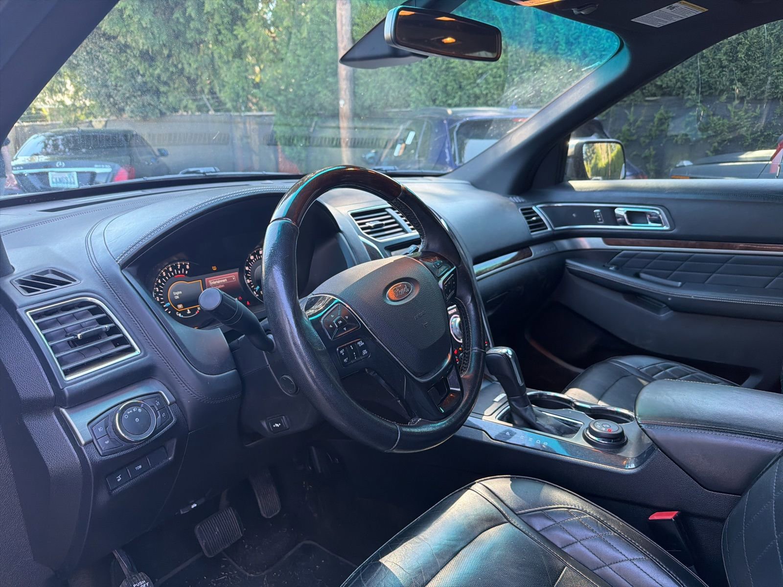 Used 2016 Ford Explorer Platinum image 3