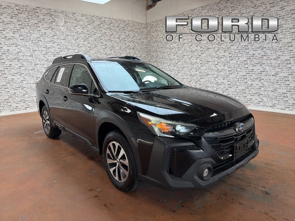 Used 2023 Subaru Outback Premium AWD/4WD image 1