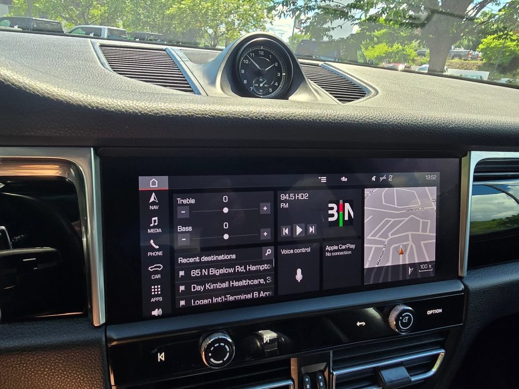 Used 2023 Porsche Macan AWD/4WD image 25