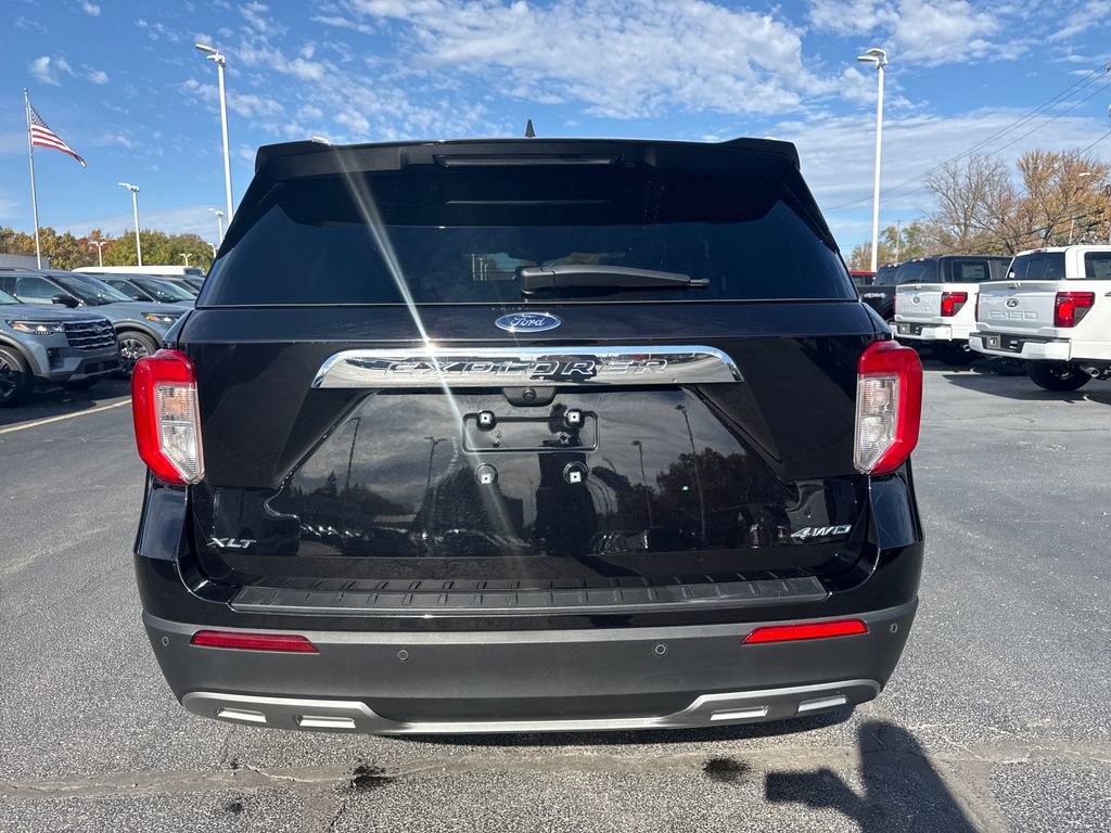 Used 2023 Ford Explorer XLT w/ Equipment Group 202A image 8