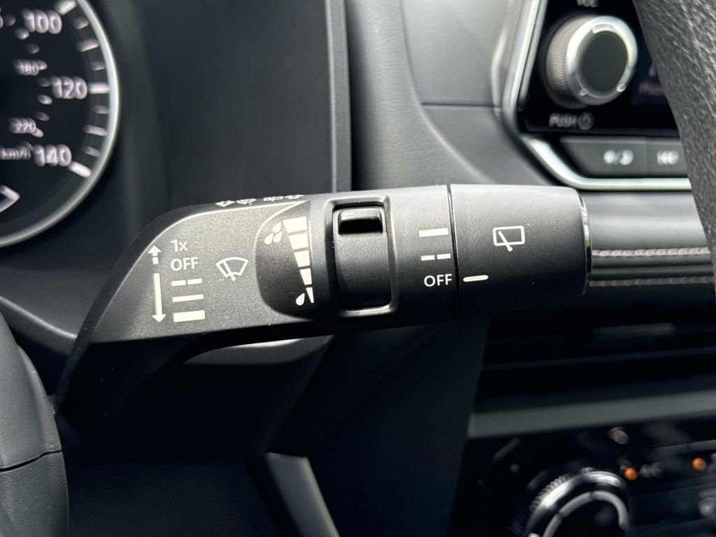 Used 2025 Nissan Rogue S AWD/4WD image 12